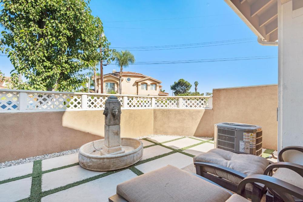 5bed 3bath Private gated community home 7miles to Downtown La close to Disney